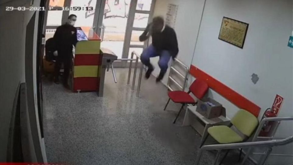 Τούρκος ποδοσφαιριστής χοροπηδάει από τη χαρά του όταν μαθαίνει ότι κλήθηκε στην εθνική - ΑΘΛΗΤΙΚΑ