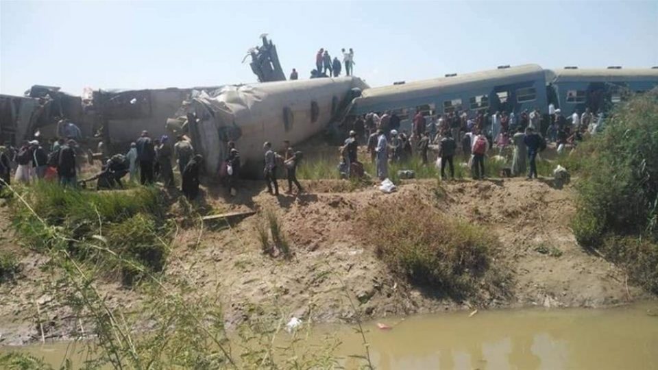 Αίγυπτος: Δεκάδες νεκροί και τραυματίες μετά από σύγκρουση τρένων - ΔΙΕΘΝΗ