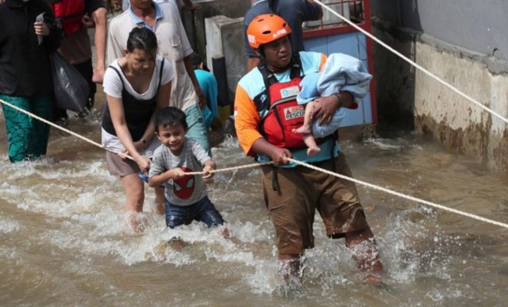 Δεκάδες νεκροί στην Ινδονησία: Πλημμύρες και κατολισθήσεις - ΔΙΕΘΝΗ