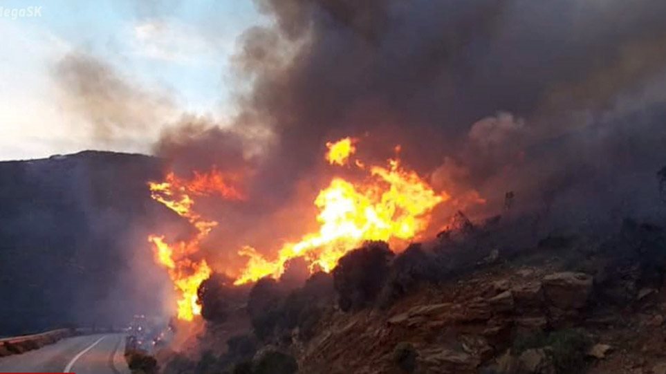Φωτιά στην Άνδρο: Εκκενώθηκαν δύο χωριά - «Ανεξέλεγκτο το πύρινο μέτωπο», λέει ο δήμαρχος - ΕΛΛΑΔΑ