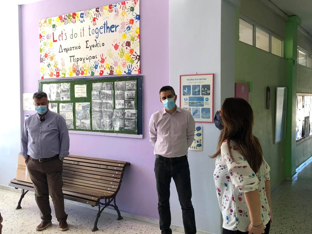 Ο Χρίστος Δήμας στα σχολεία της Κορινθίας που παραδόθηκε Ηλεκτρονικός εξοπλισμός - ΚΟΡΙΝΘΙΑ