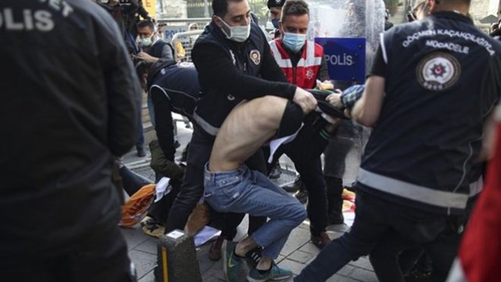 Τουρκία: Πεδίο μάχης η πλατεία Ταξίμ - Επεισόδια και εκατοντάδες συλλήψεις - ΔΙΕΘΝΗ
