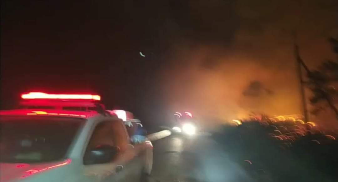 Μεγάλη φωτιά στο Σχίνο Λουτρακίου - Οι φλόγες έφτασαν στα σπίτια- Εκκενώνονται δύο χωριά - ΚΟΡΙΝΘΙΑ