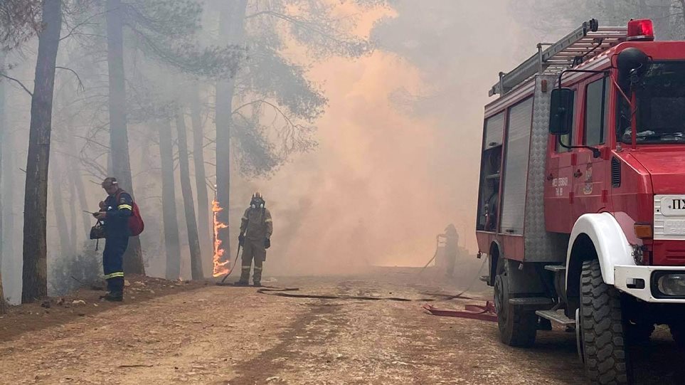 Φωτιά στο Σχίνο Κορινθίας: Δραματικές εικόνες - Εκκενώνονται ακόμη τρεις οικισμοί - ΚΟΡΙΝΘΙΑ