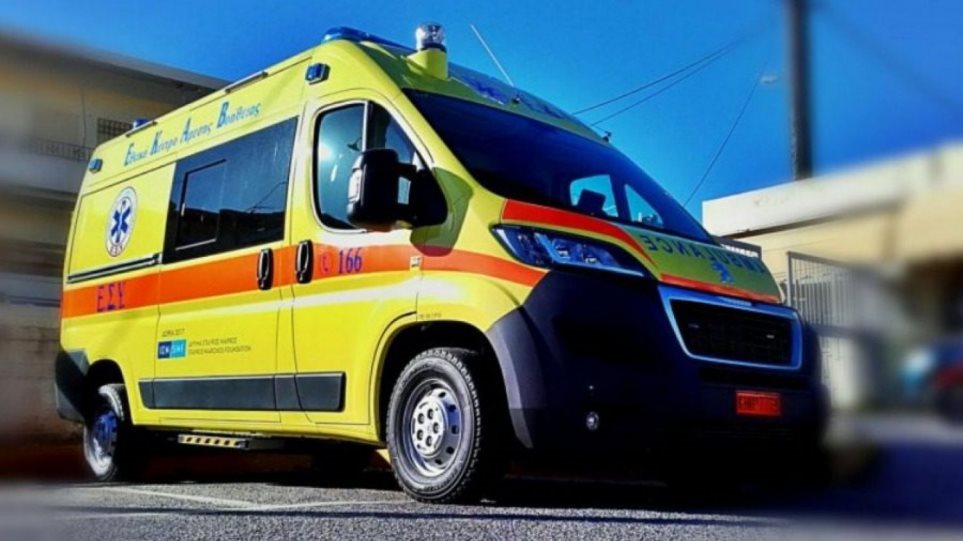 Σοβαρό τροχαίο ατύχημα με δύο εγκλωβισμένους στα Δερβενάκια - ΚΟΡΙΝΘΙΑ