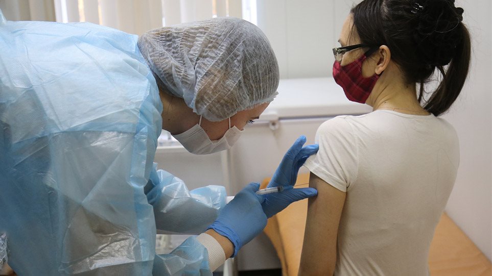 Ηράκλειο: Σε ένα θαύμα ελπίζουν για να σωθεί η 44χρονη που νοσηλεύεται μετά τον εμβολιασμό της - ΕΛΛΑΔΑ
