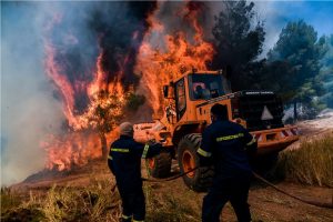 Φωτιά στην Κορινθία: Συνεχίζεται η μάχη με τις αναζωπυρώσεις - Πού εντοπίζεται το μεγαλύτερο πρόβλημα - ΕΛΛΑΔΑ