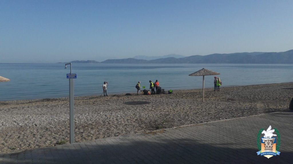 Καθαρισμός και νέοι κάδοι στην παραλία «Καλάμια» - ΚΟΡΙΝΘΙΑ