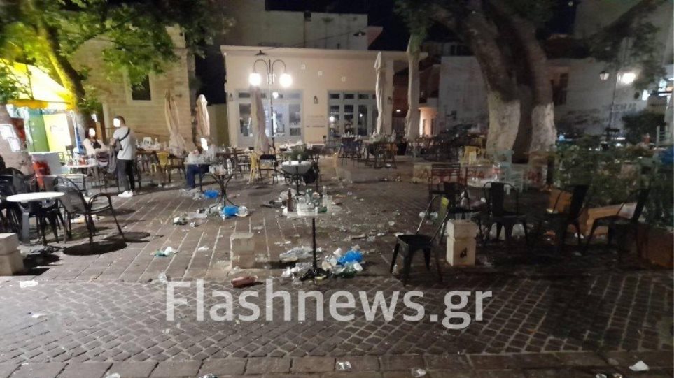 «Βομβαρδισμένο» τοπίο κεντρική πλατεία στα Χανιά από τα κορωνοπάρτι - ΕΛΛΑΔΑ