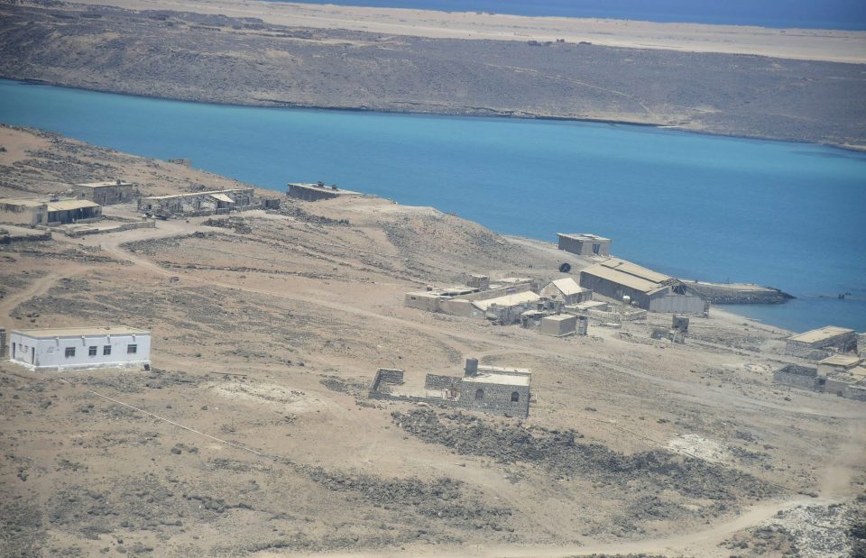 «Μυστηριώδης» αεροπορική βάση χτίζεται σε ηφαιστειογενές νησί ανοιχτά της Υεμένης - ΠΕΡΙΕΡΓΑ