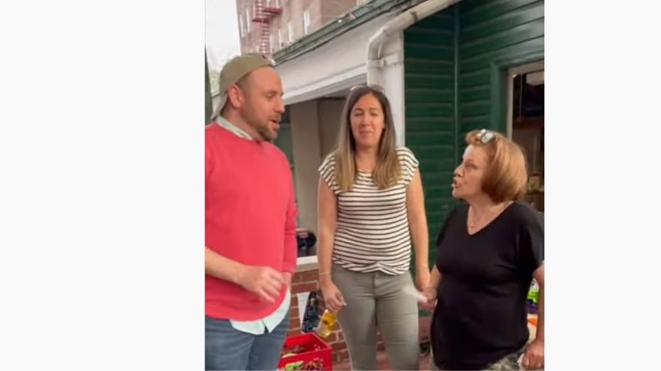 Ελληνίδα μάνα προσπαθεί να μάθει τον Αμερικανό σύντροφο του γιου της ελληνικά - Δείτε βίντεο - ΠΕΡΙΕΡΓΑ