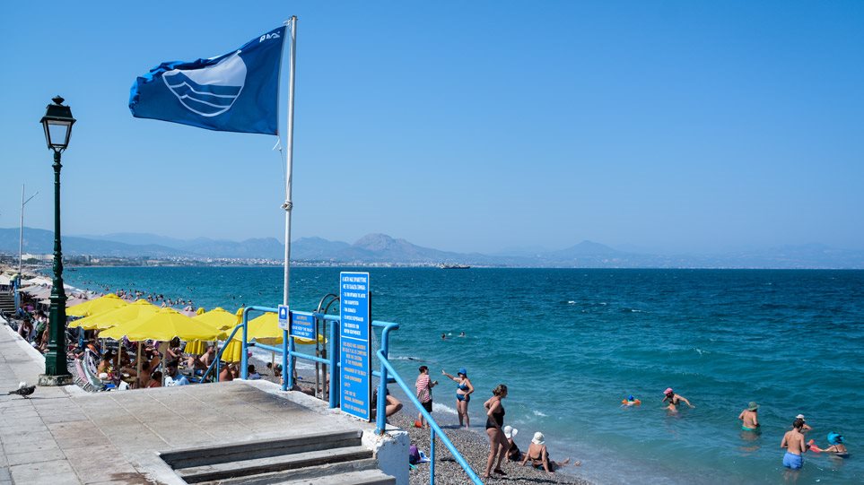 Δεύτερη σε Γαλάζιες Σημαίες φέτος η Ελλάδα - Οι 545 βραβευμένες – Ποια παραλία είναι στην Κορινθία - ΚΟΡΙΝΘΙΑ