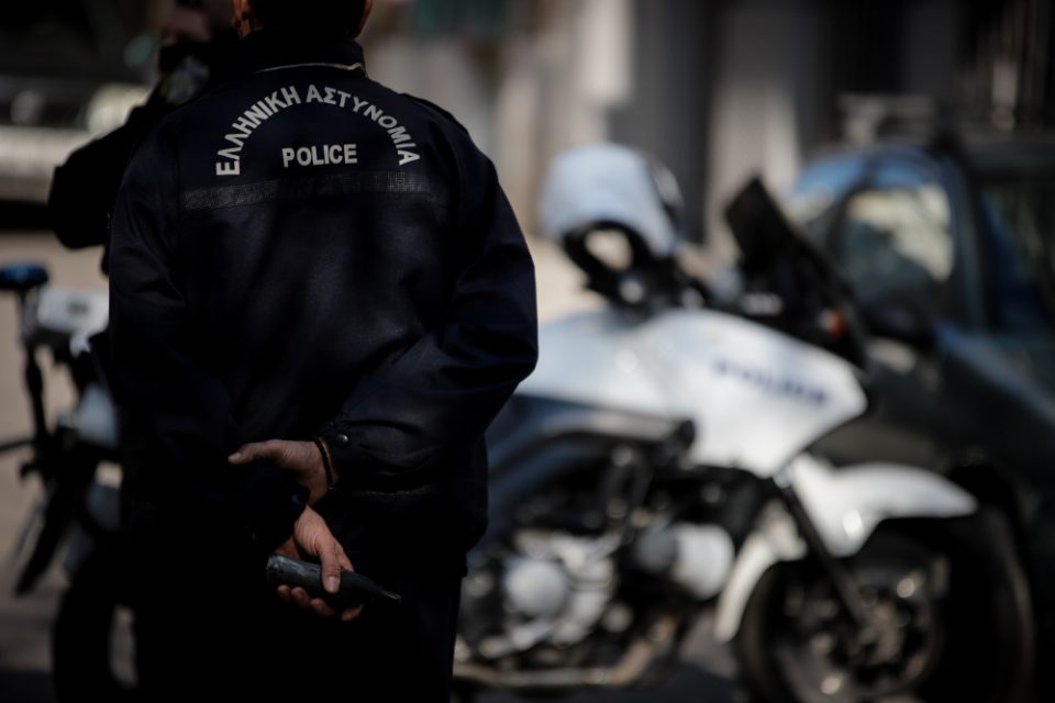 Αστυνομικός στην φρουρά της Σακελλαροπούλου κατηγορείται για απάτη – «μαμούθ» - ΕΛΛΑΔΑ