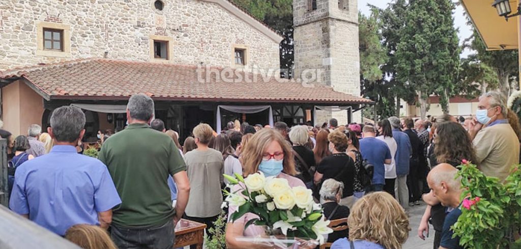 Θεσσαλονίκη: Σπαραγμός στην κηδεία της 14χρονης που πέθανε μετά από επέμβαση γαστρικού δακτυλίου - ΕΛΛΑΔΑ