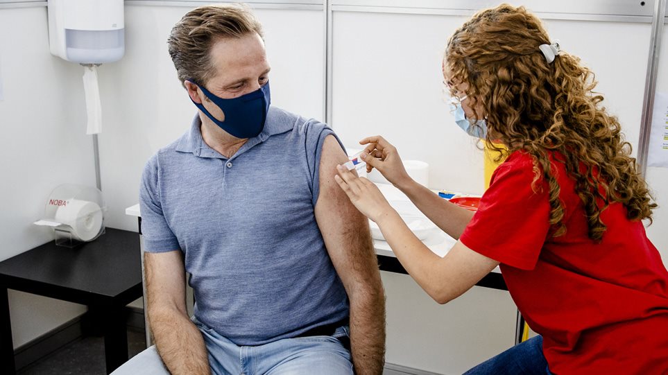 Εμβολιασμοί: 8 ερωταπαντήσεις για τις πιθανές μελλοντικές δόσεις των εμβολίων - ΕΛΛΑΔΑ