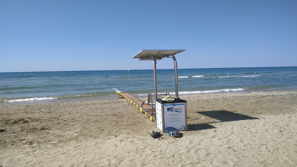 Μηχανισμός πρόσβασης ΑμεΑ στην παραλία της Νεράιδας Λουτρακίου - ΚΟΡΙΝΘΙΑ