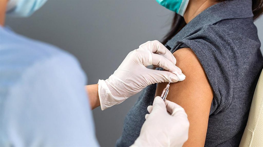 ΗΠΑ: Απέναντι στην άρνηση, ειδικοί προτείνουν τον υποχρεωτικό εμβολιασμό για την Covid-19 - ΥΓΕΙΑ