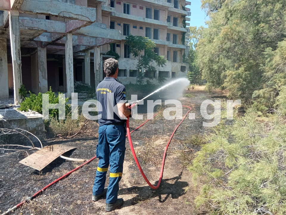 Φωτιά σε εγκαταλελειμμένο ξενοδοχείο στο Κοκκώνι [εικόνες] - ΚΟΡΙΝΘΙΑ