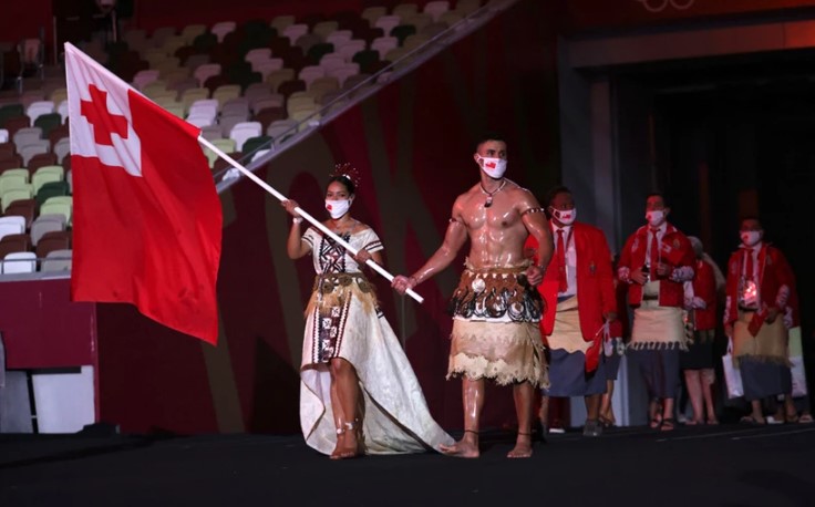 Ολυμπιακοί Αγώνες: Ο ημίγυμνος σημαιοφόρος της Τόνγκα μαγνήτισε τα φλας στην τελετή έναρξης - ΑΘΛΗΤΙΚΑ