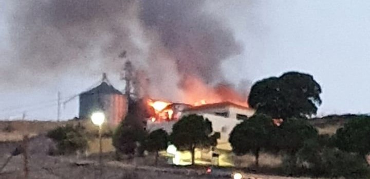 Φωτιά κατέστρεψε τμήμα του Συνεταιρισμού Μεσοτόπου Λέσβου – Πάνω από 3 εκατ. ευρώ η ζημιά - ΕΛΛΑΔΑ