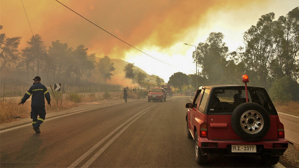 Μεγάλη φωτιά στην Αχαΐα: Κάηκαν σπίτια, εκκενώθηκαν χωριά -Απομακρύνθηκαν παιδιά από κατασκήνωση, κλειστή η Εθνική - ΕΛΛΑΔΑ