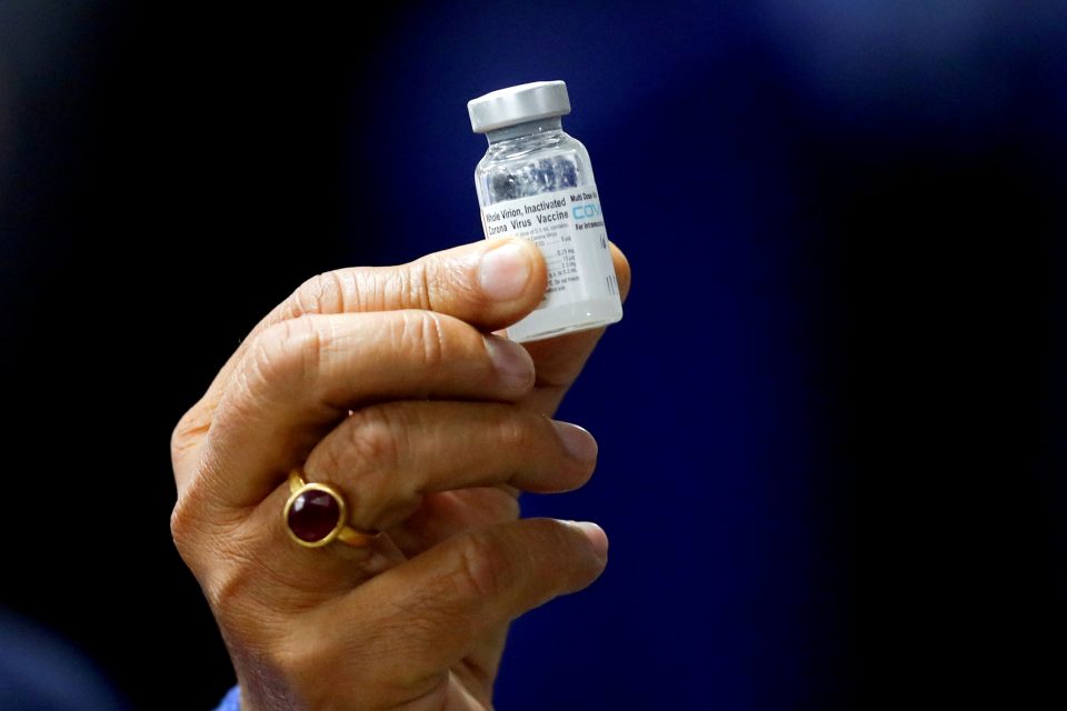 Ινδία: Απατεώνες εμβολίασαν 2.500 πολίτες με…αλατόνερο - ΔΙΕΘΝΗ