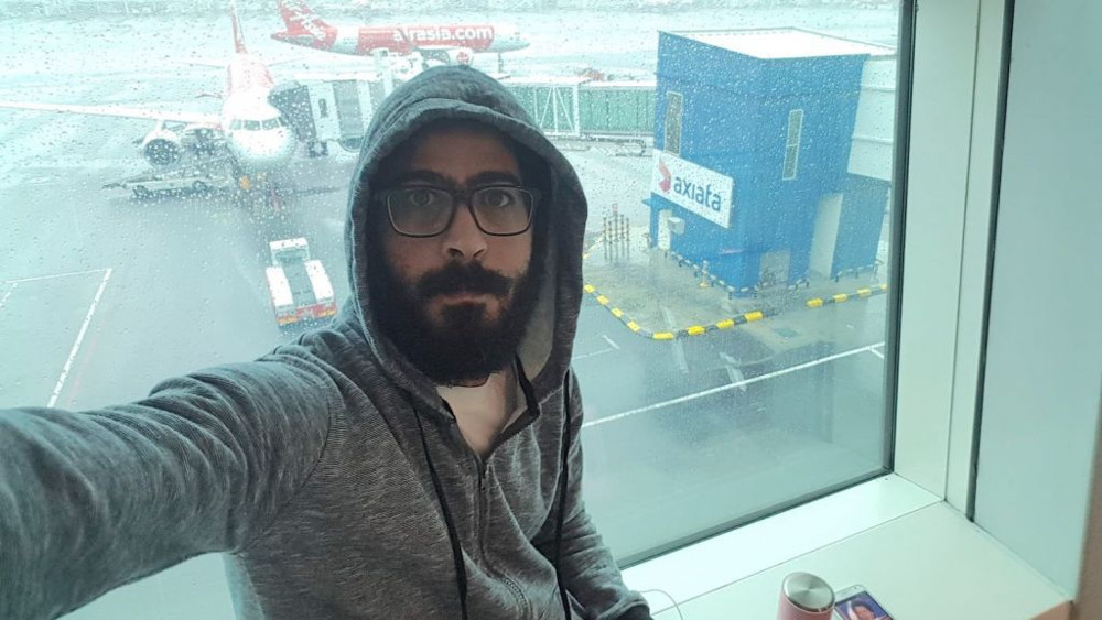 Το αληθινό «Terminal»: Η απίστευτη ιστορία ενός πρόσφυγα που έζησε επτά μήνες σε ένα αεροδρόμιο - ΕΛΛΑΔΑ