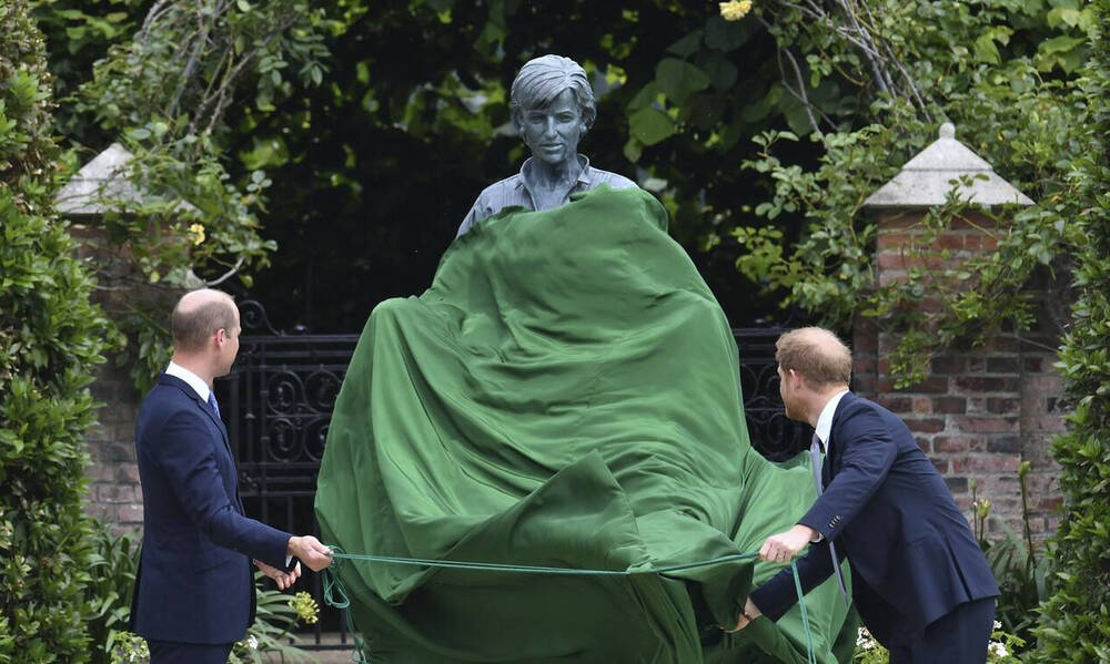 Επανένωση Γουίλιαμ και Χάρι για τα αποκαλυπτήρια του αγάλματος της Νταϊάνα - LIFESTYLE