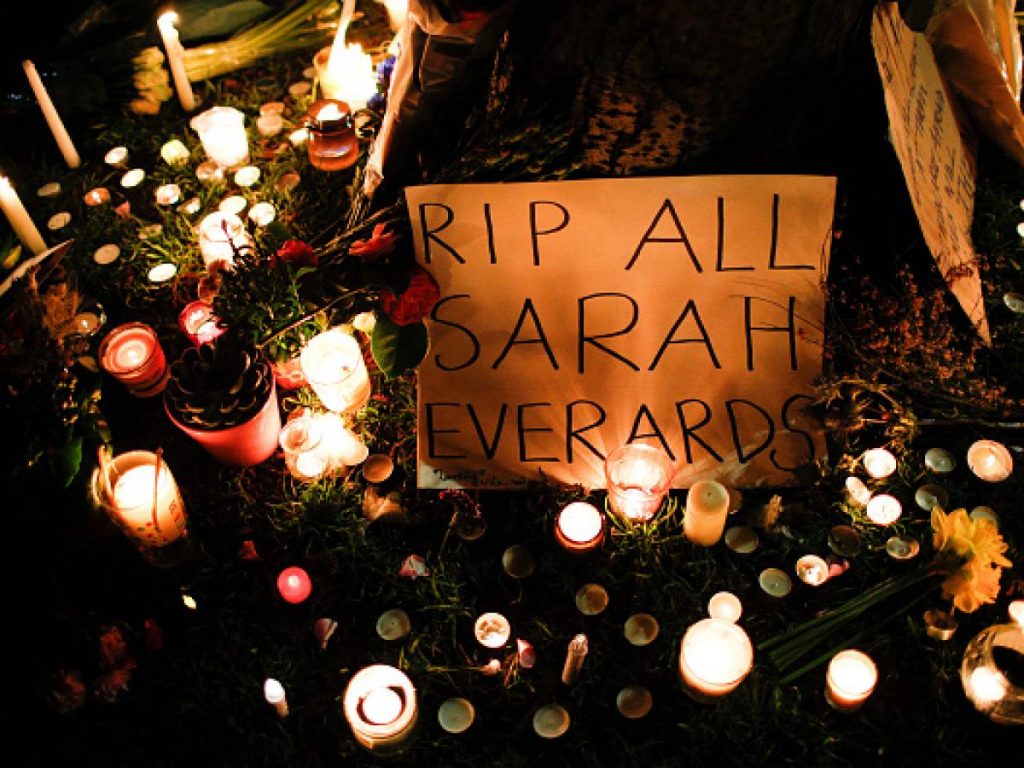 Βρετανία: Αστυνομικός ομολόγησε τον φόνο της 33χρονης Σάρα Έβεραντ στο Λονδίνο που είχε προκαλέσει μαζικές διαμαρτυρίες - ΔΙΕΘΝΗ