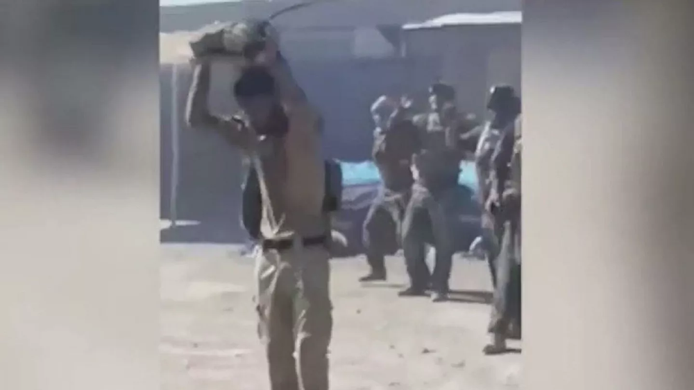 Σκληρές εικόνες: Ταλιμπάν εκτελούν 22 κομάντος την ώρα που σήκωναν ψηλά τα χέρια για να παραδοθούν - ΔΙΕΘΝΗ
