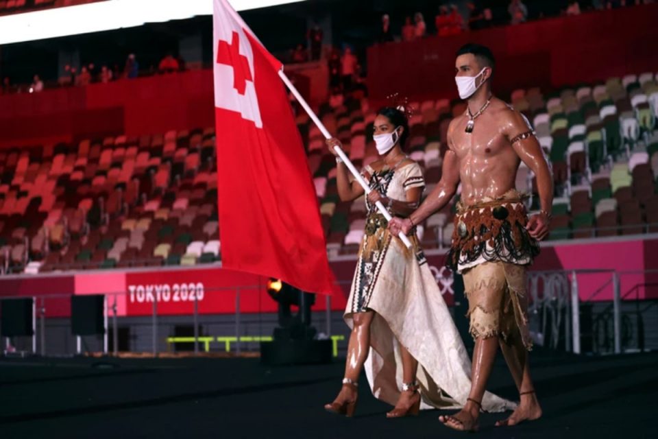 Ολυμπιακοί Αγώνες: Ο ημίγυμνος σημαιοφόρος της Τόνγκα μαγνήτισε τα φλας στην τελετή έναρξης - ΑΘΛΗΤΙΚΑ
