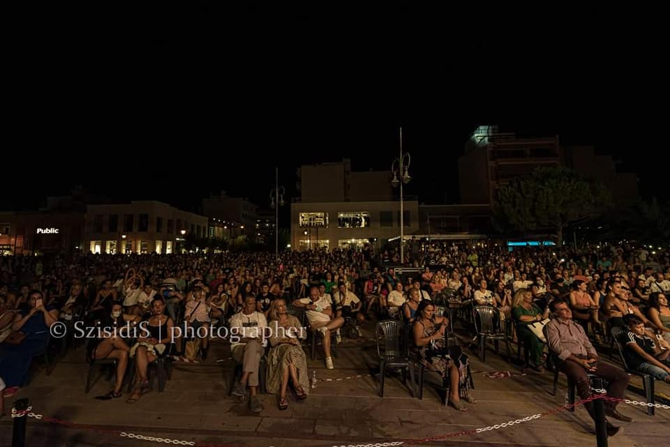 Συναυλία «υγειονομική βόμβα» από τον Δήμο Κορινθίων στην κεντρική πλατεία [εικόνες & βίντεο] - ΚΟΡΙΝΘΙΑ