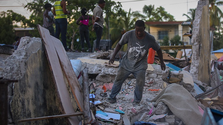 Στους 724 αυξήθηκε ο απολογισμός των νεκρών από τον σεισμό στην Αϊτή - ΔΙΕΘΝΗ