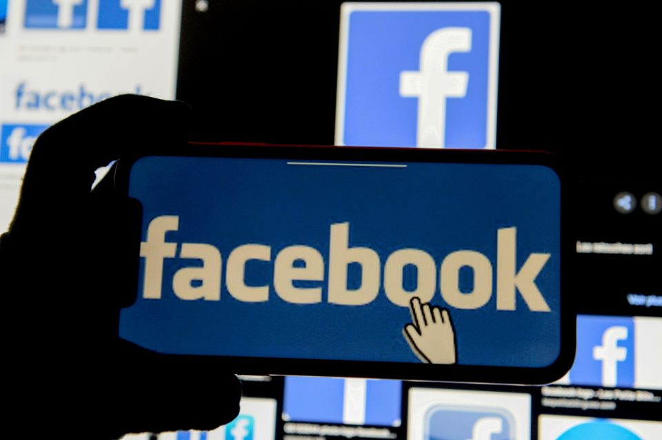 Facebook: Έκλεισε εκατοντάδες λογαριασμούς που διέδιδαν «fake news» για τα εμβόλια του κορωνοϊού - ΔΙΕΘΝΗ