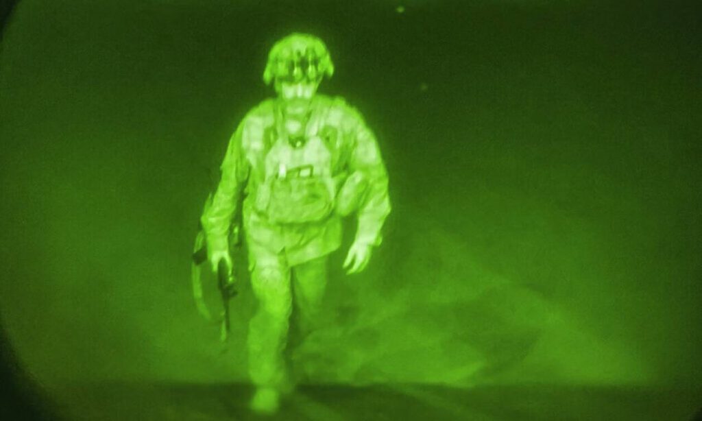 Αφγανιστάν: Αυτός είναι Αμερικανός αξιωματικός που έφυγε τελευταίος – Ιστορική φωτογραφία - ΔΙΕΘΝΗ