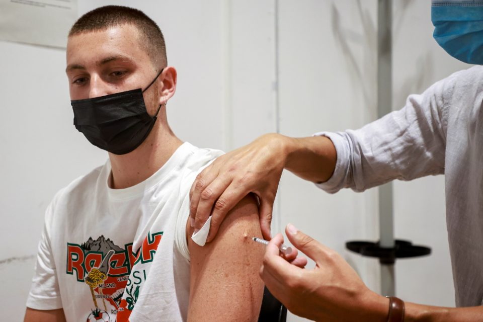 Θεμιστοκλέους: Ξεκινούν οι εμβολιασμοί από ιδιώτες γιατρούς - ΕΛΛΑΔΑ