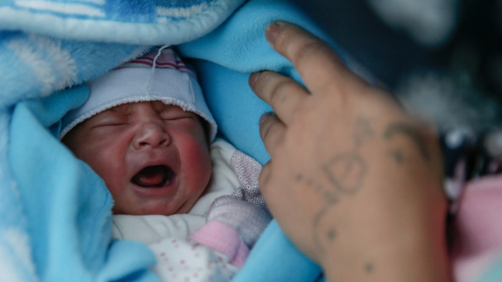 Αφγανή πρόσφυγας γέννησε υγιές κοριτσάκι σε πτήσης απόδρασης από τους Ταλιμπάν - ΔΙΕΘΝΗ