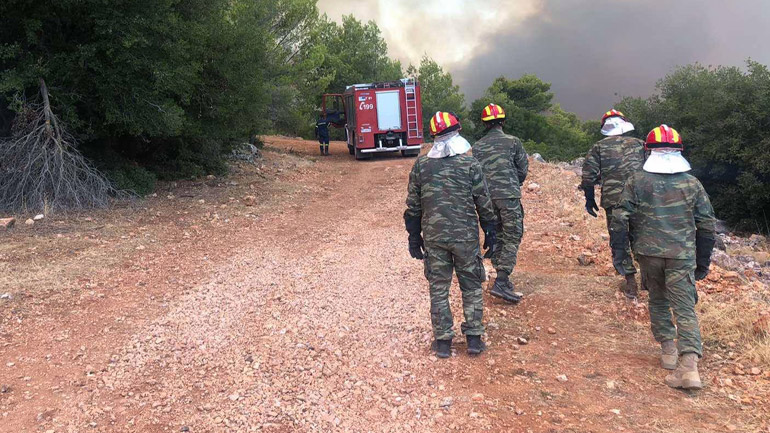 Ο Ελληνικός Στρατός στη μάχη της κατάσβεσης των πυρκαγιών - ΕΛΛΑΔΑ