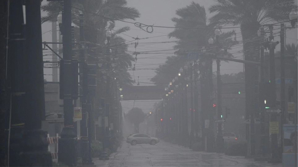 ΗΠΑ: «Σαρώνει» ο τυφώνας Άιντα – Χωρίς ρεύμα η Λουιζιάνα - ΔΙΕΘΝΗ