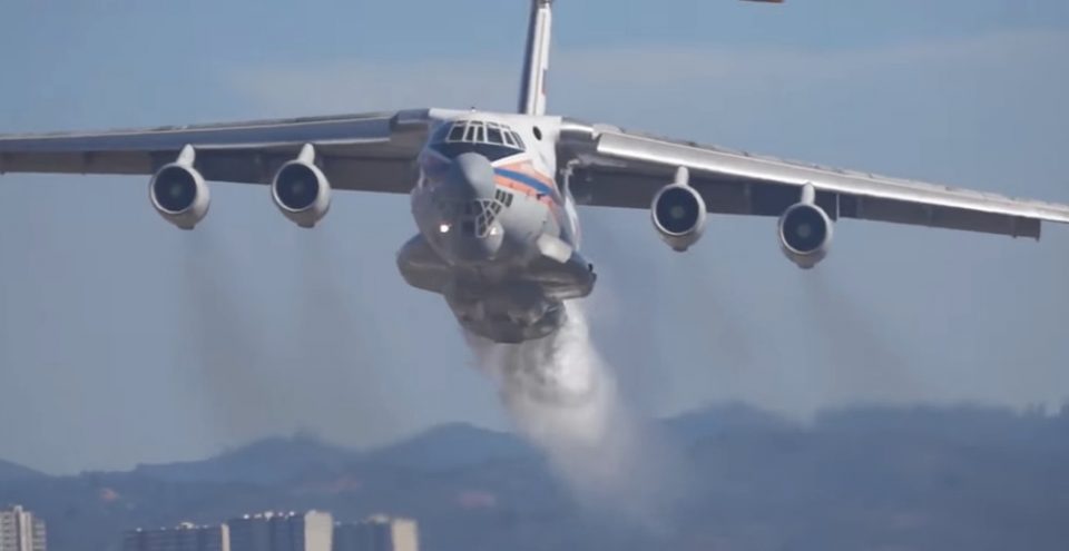 Φωτιά στην Ελλάδα: Η Ρωσία στέλνει τα μεγαλύτερα πυροσβεστικά αεροσκάφη στον κόσμο - ΠΟΛΙΤΙΚΗ