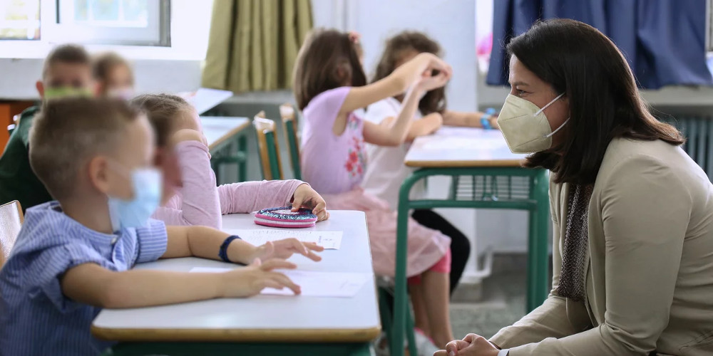 «Φορτσάρουν» οι εμβολιασμοί παιδιών -Στήριξη Κεραμέως σε εκπαιδευτικούς μετά το επεισόδιο με αρνητές στα Καμίνια - ΕΛΛΑΔΑ