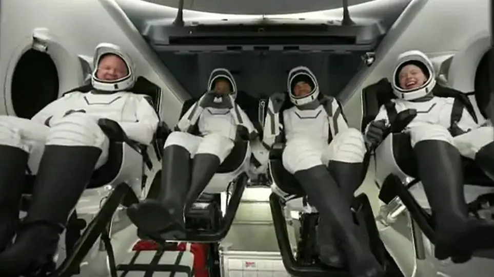 Space X: Επέστρεψαν οι τέσσερις «αστροτουρίστες» από το διάστημα – Δείτε πλάνα από την προσθαλάσσωση - ΔΙΕΘΝΗ