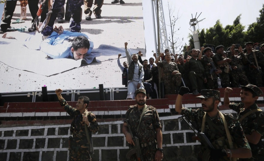 Υεμένη: Αντάρτες Χούθι εκτέλεσαν δημόσια 9 «κατασκόπους» – Τους πυροβόλησαν σε κεντρική πλατεία - ΔΙΕΘΝΗ