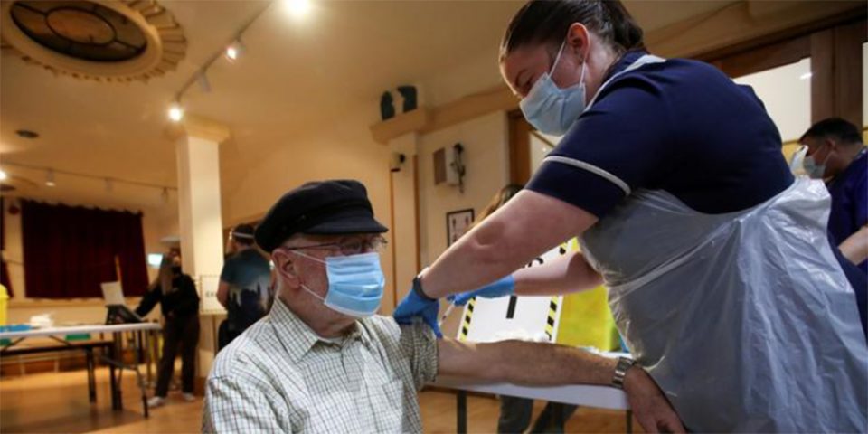 Κορονοϊός: «Πράσινο φως» για τρίτη δόση εμβολίου στους άνω των 60 ετών - ΕΛΛΑΔΑ
