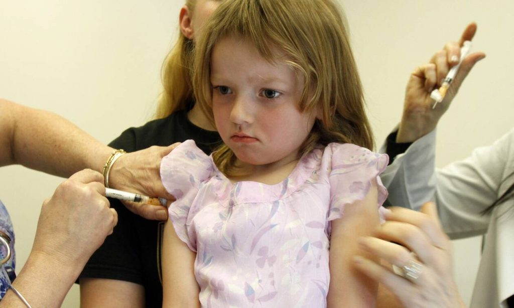 Daily Mail: Τα παιδιά αποκτούν καλύτερη ανοσία όταν κολλάνε τον ιό παρά όταν εμβολιάζονται - ΥΓΕΙΑ