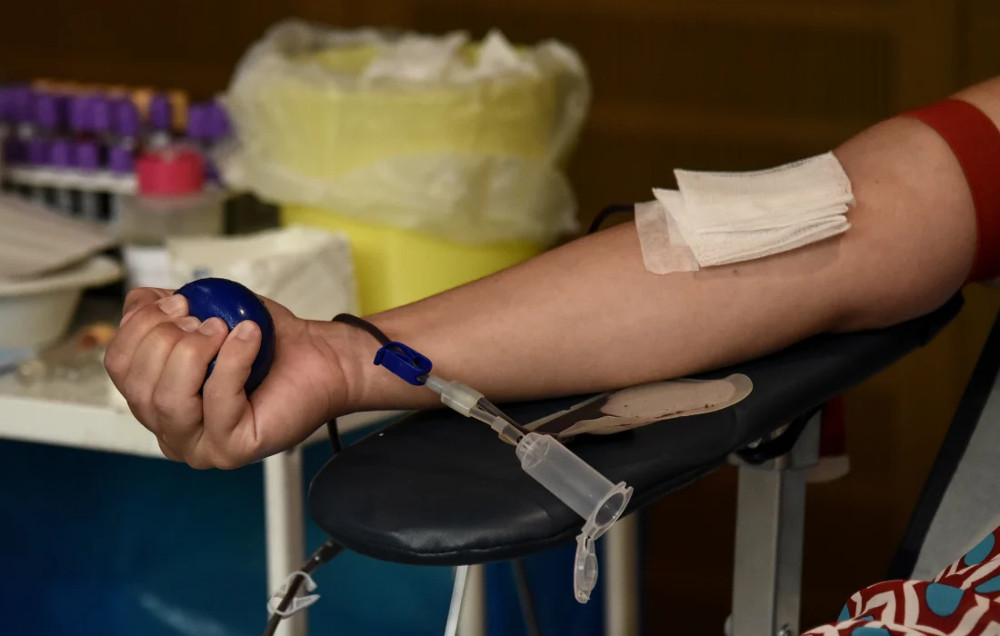 Απίστευτες καταστάσεις στην Πάτρα: Αντιεμβολιαστές αρνούνται μετάγγιση αίματος από εμβολιασμένους - ΕΛΛΑΔΑ