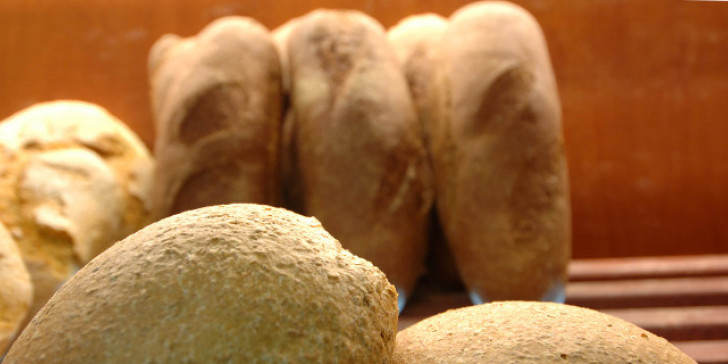 Ανατιμήσεις: Κοντά στο 1 ευρώ το μισό κιλό ψωμί [βίντεο] - ΕΛΛΑΔΑ