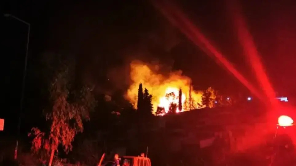 Πυρκαγιά στο ΚΥΤ Βαθέος στη Σάμο – Εκκενώθηκε άμεσα η δομή - ΕΛΛΑΔΑ