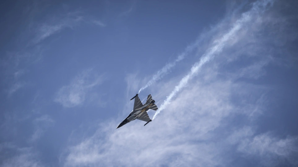 Athens Flying Week: Δείτε εντυπωσιακή χαμηλή πτήση αμερικανικού F-15 - ΕΛΛΑΔΑ