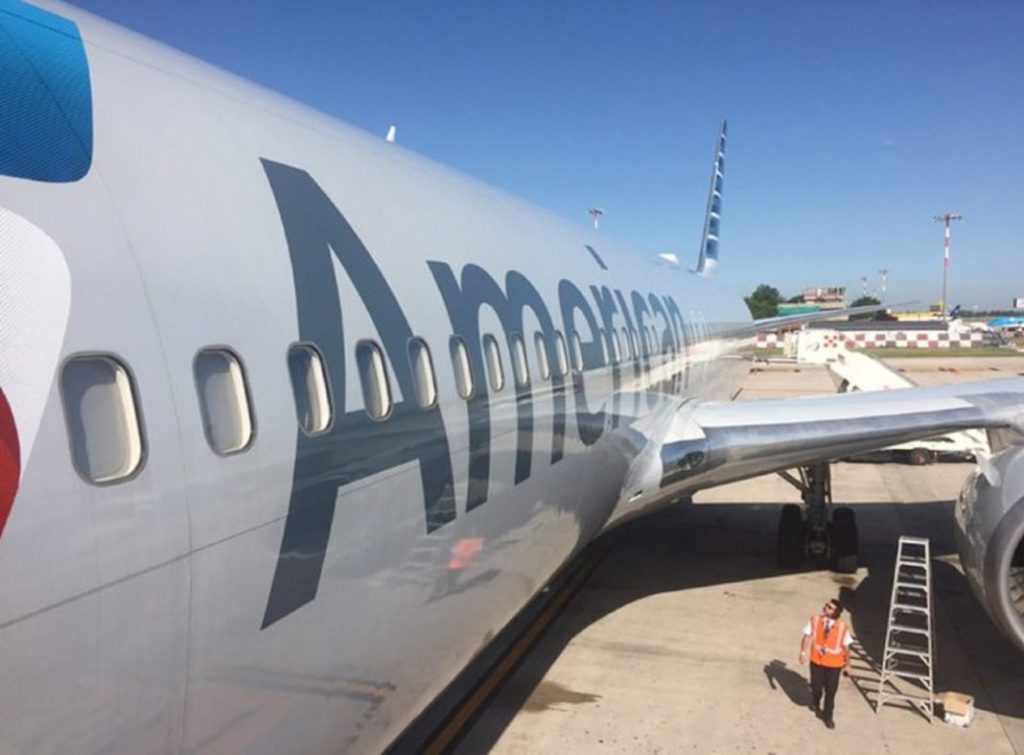 ΗΠΑ: Η American Airlines ακύρωσε πάνω από 1.400 πτήσεις το τριήμερο – «Ελλείψεις προσωπικού» - ΔΙΕΘΝΗ